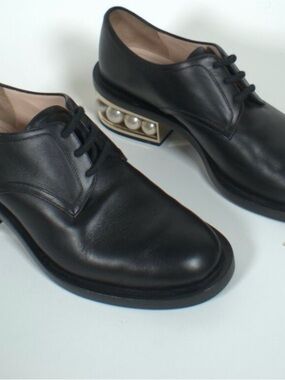 Vero Cuoio Black Leather Lace-Up Oxfords with Pearl-Embellished Heel